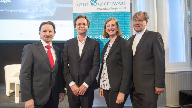Moderator Ernst Sittinger, Bernhard Pörksen, Barbara Eibinger-Miedl, Geist & Gegenwart Koordinator Herwig Hösele (© Foto Fischer)